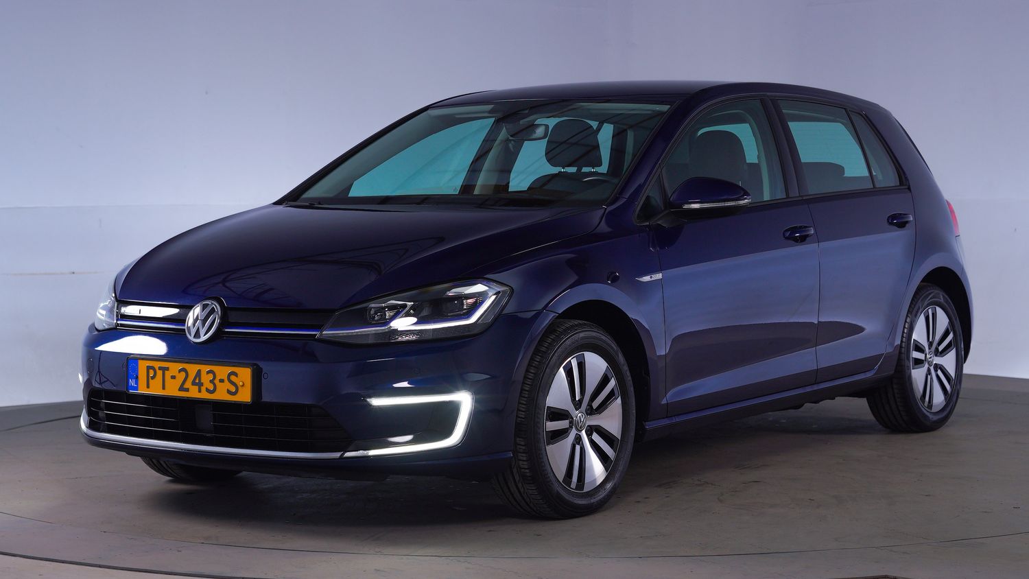 Volkswagen Golf Hatchback 2017 PT-243-S 1