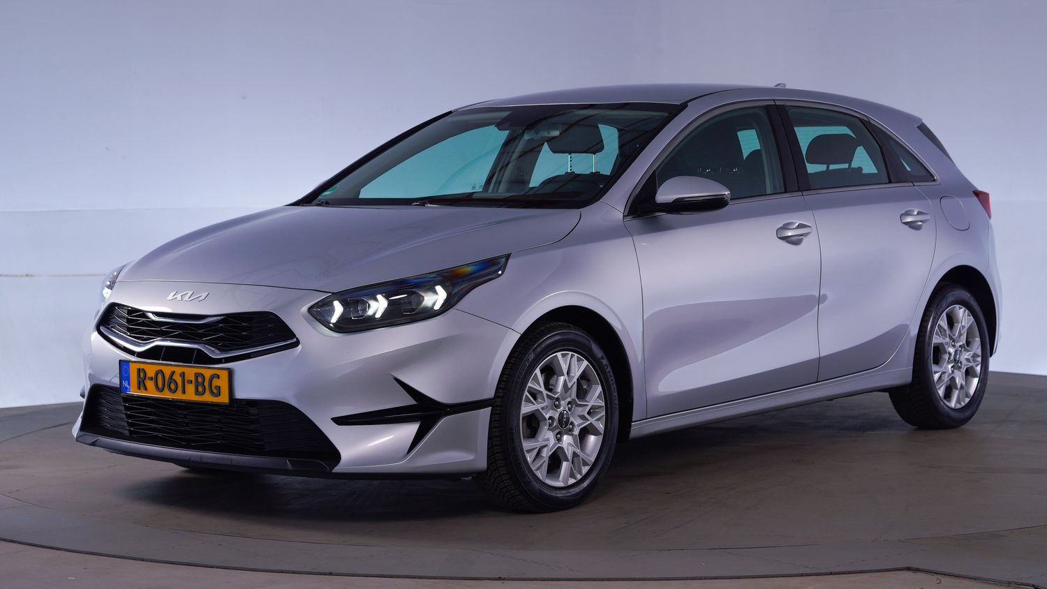 Kia Ceed Hatchback 2022 R-061-BG 1