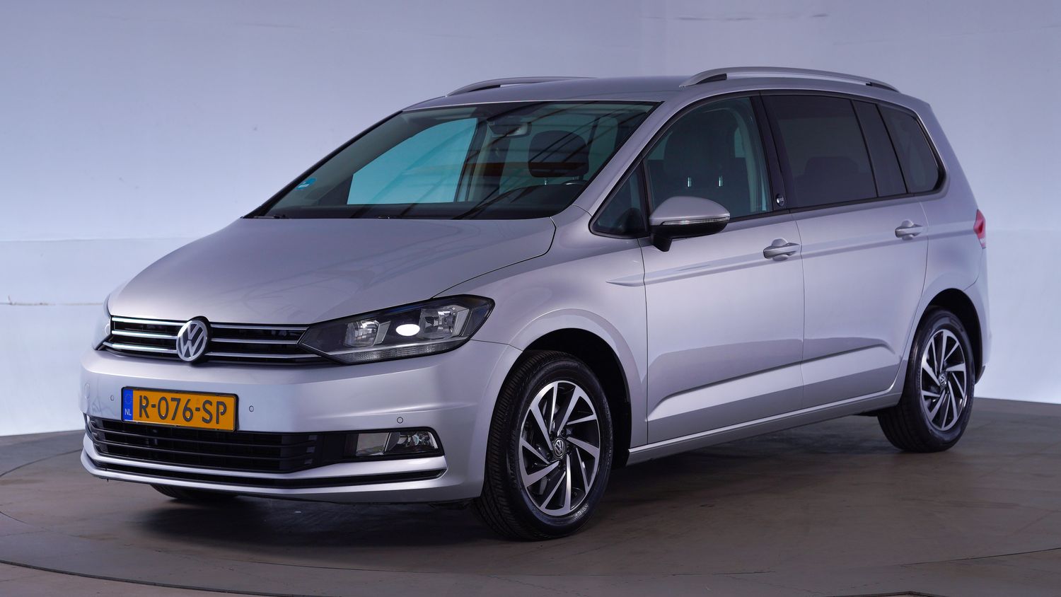 Volkswagen Touran MPV 2017 R-076-SP 1