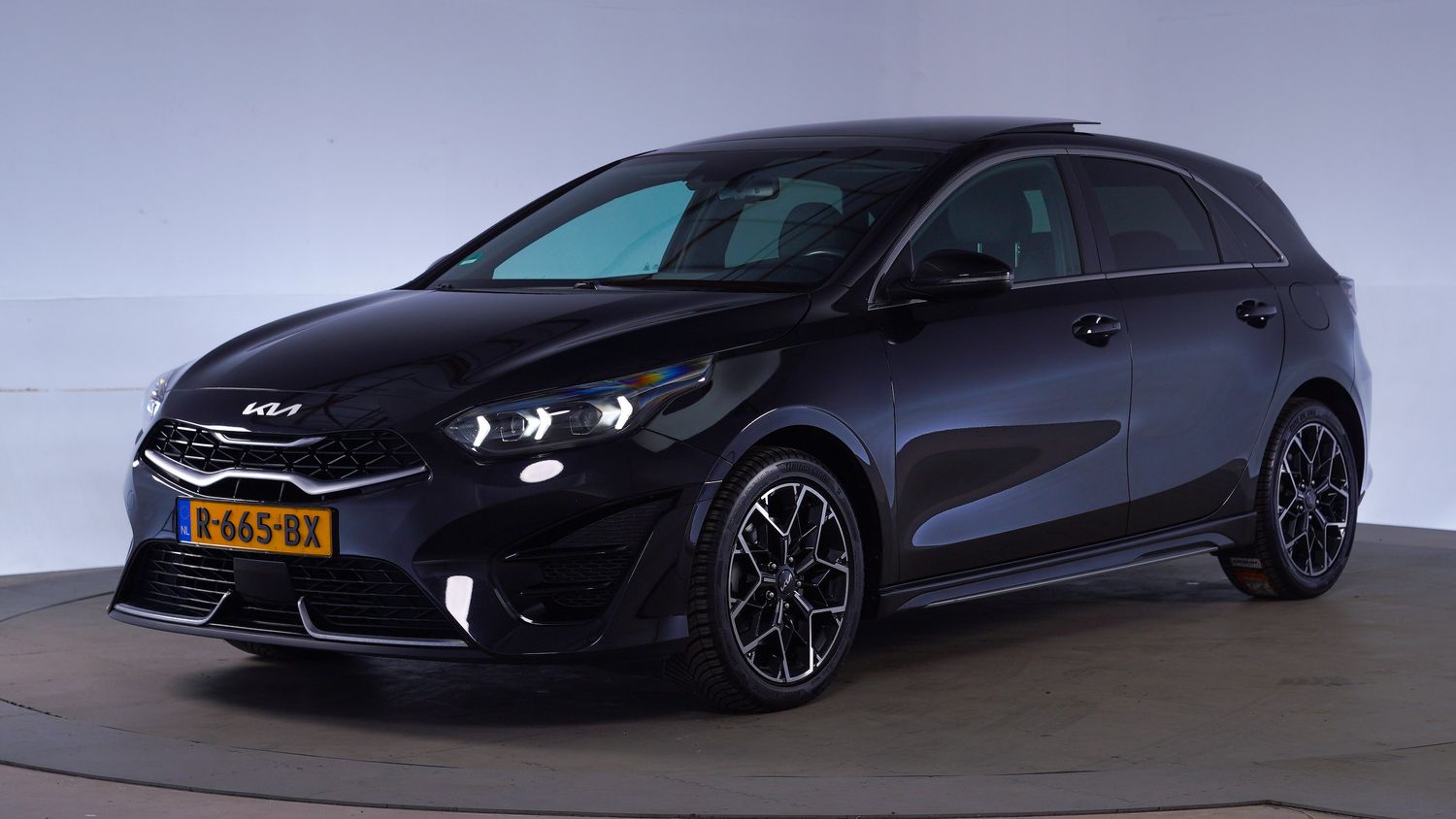 Kia Cee d Hatchback 2022 R-665-BX 1