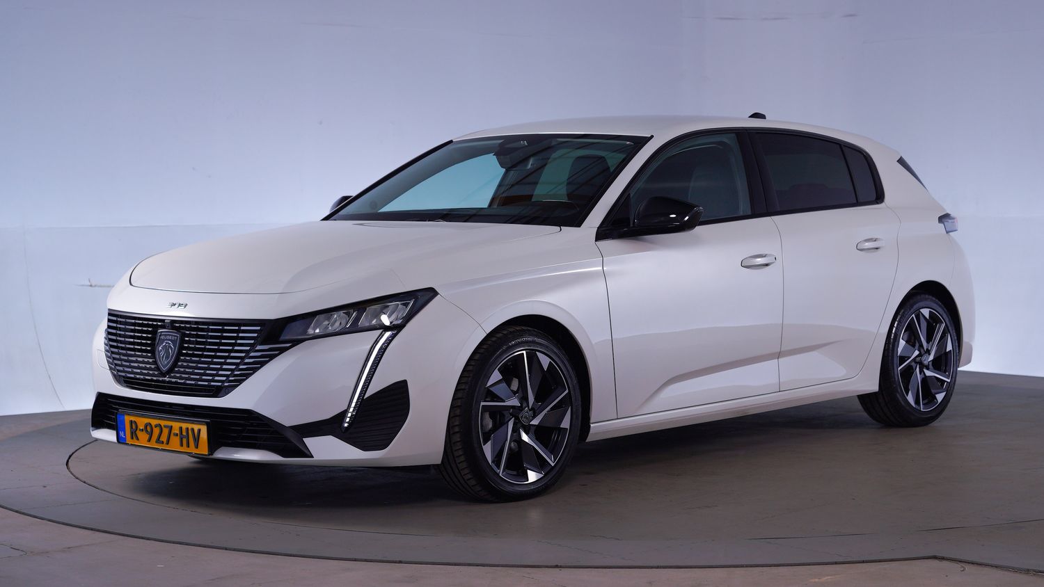 Peugeot 308 Hatchback 2022 R-927-HV 1