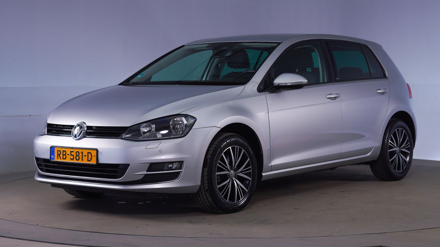 Volkswagen Golf Hatchback 2017 RB-581-D 1