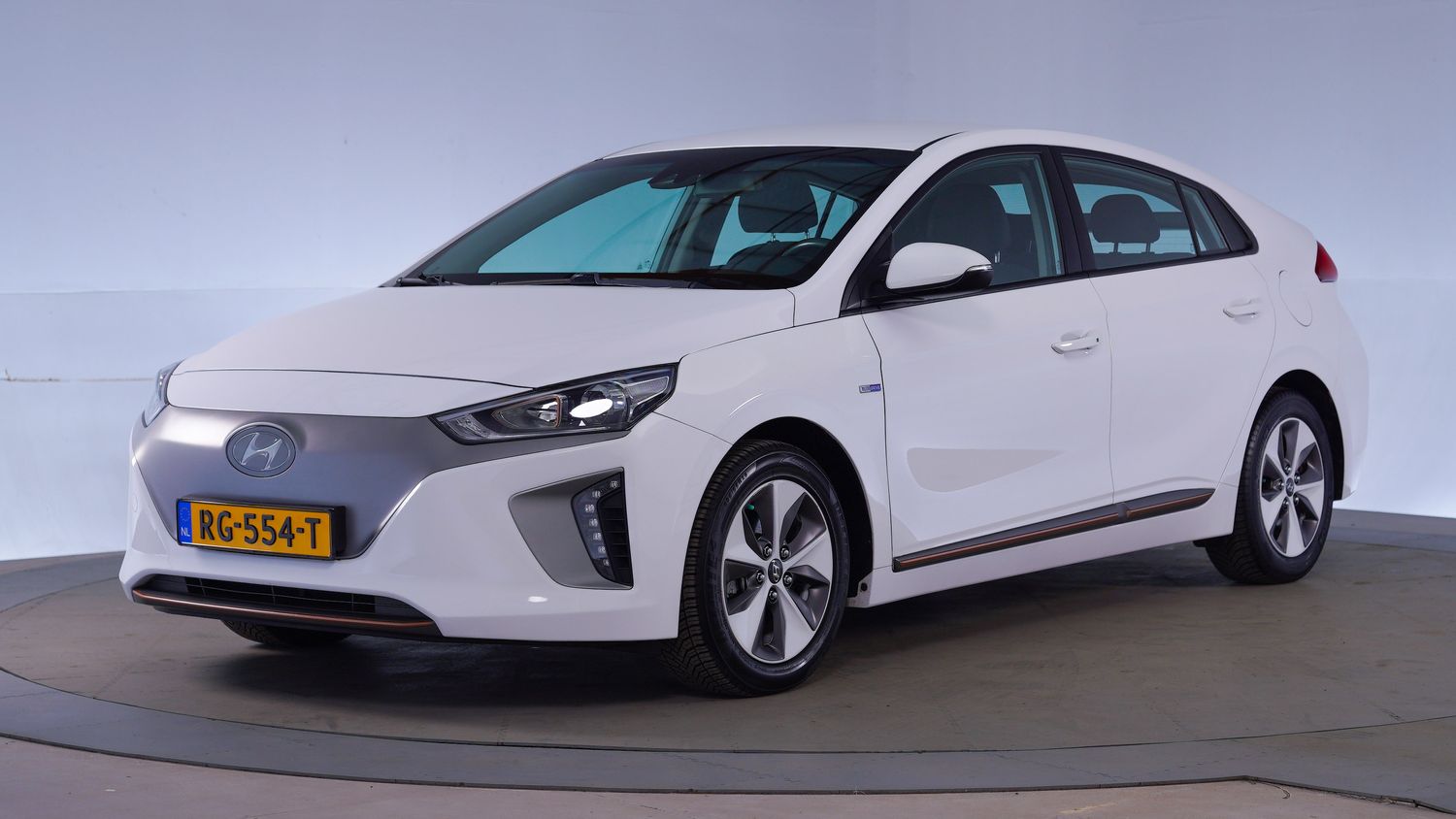 Hyundai Ioniq Hatchback 2018 RG-554-T 1