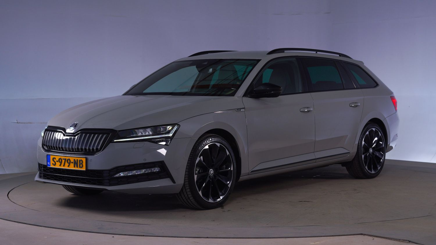 Skoda Superb Station 2020 S-979-NB 1