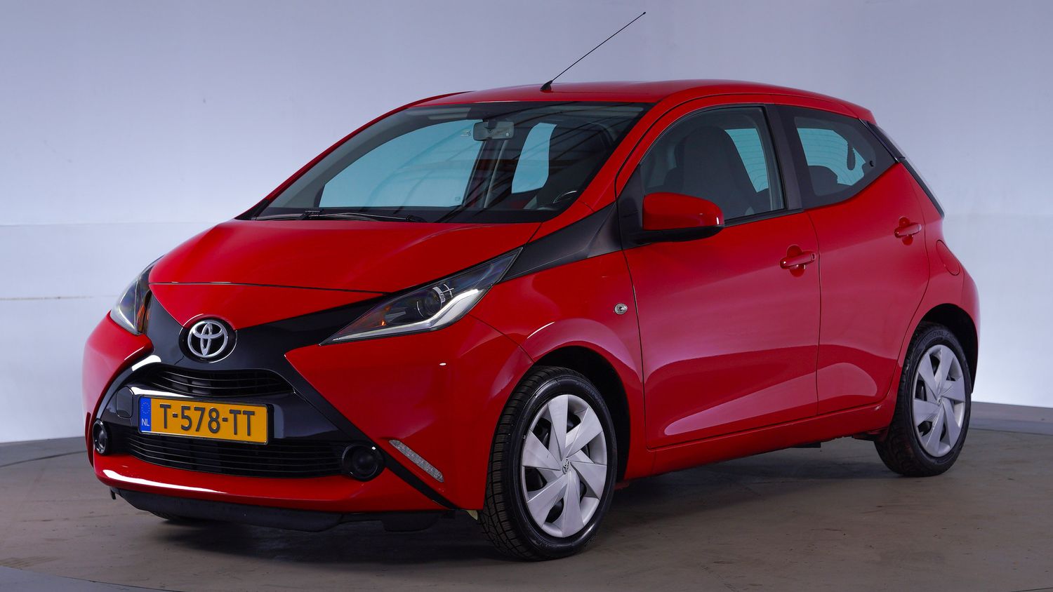 Toyota Aygo Hatchback 2016 T-578-TT 1
