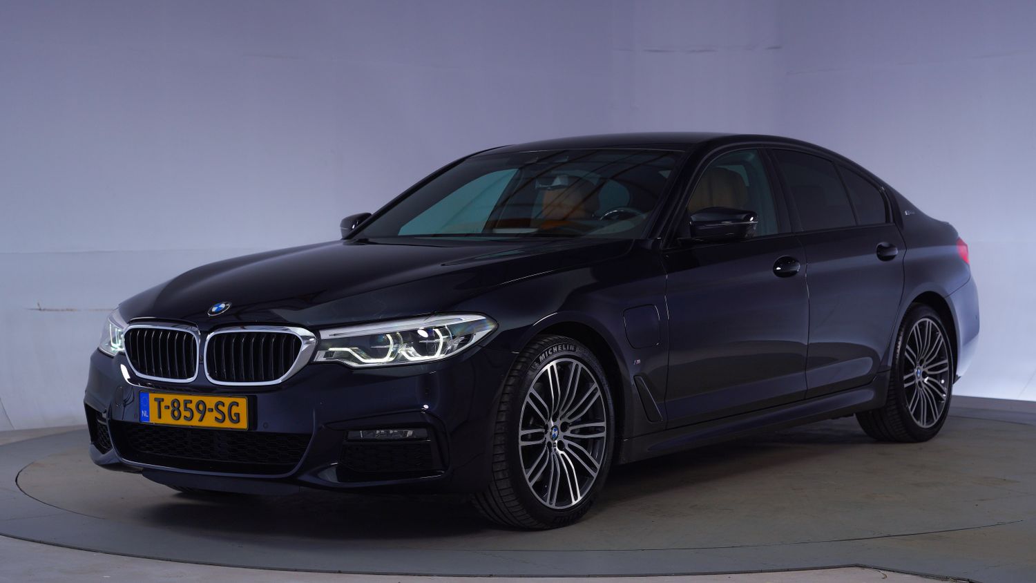 BMW 5-serie Sedan 2019 T-859-SG 1