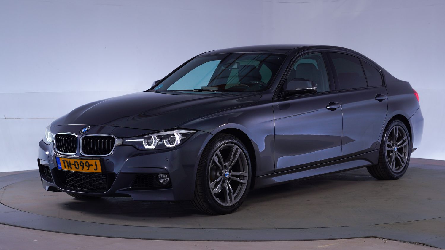 BMW 3-serie Sedan 2018 TN-099-J 1