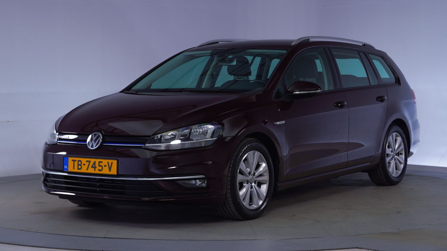 Volkswagen Golf Station 2018 TB-745-V 1