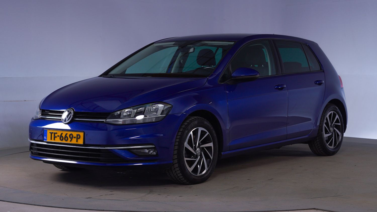 Volkswagen Golf Hatchback 2018 TF-669-P 1