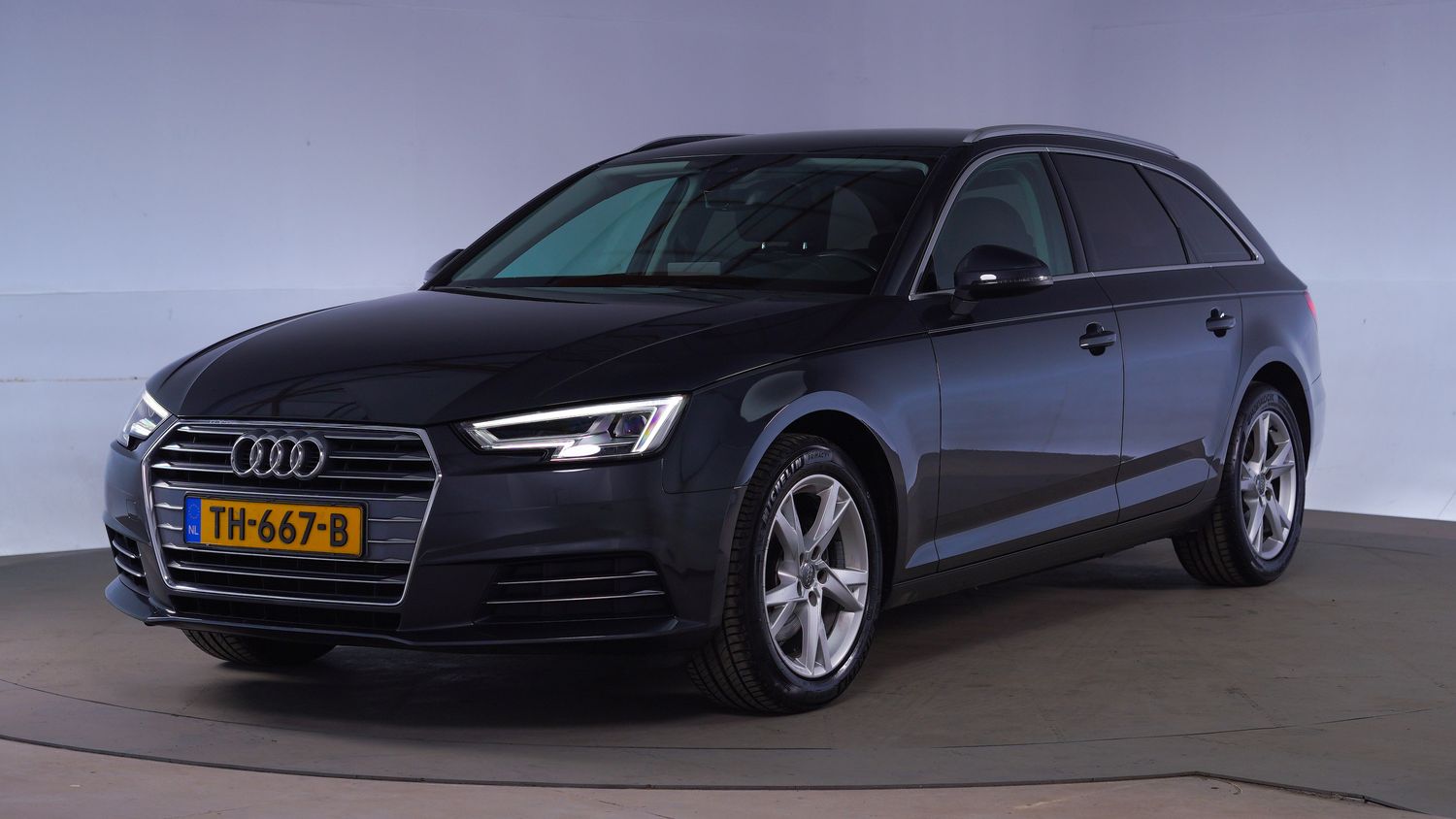 Audi A4 Station 2018 TH-667-B 1