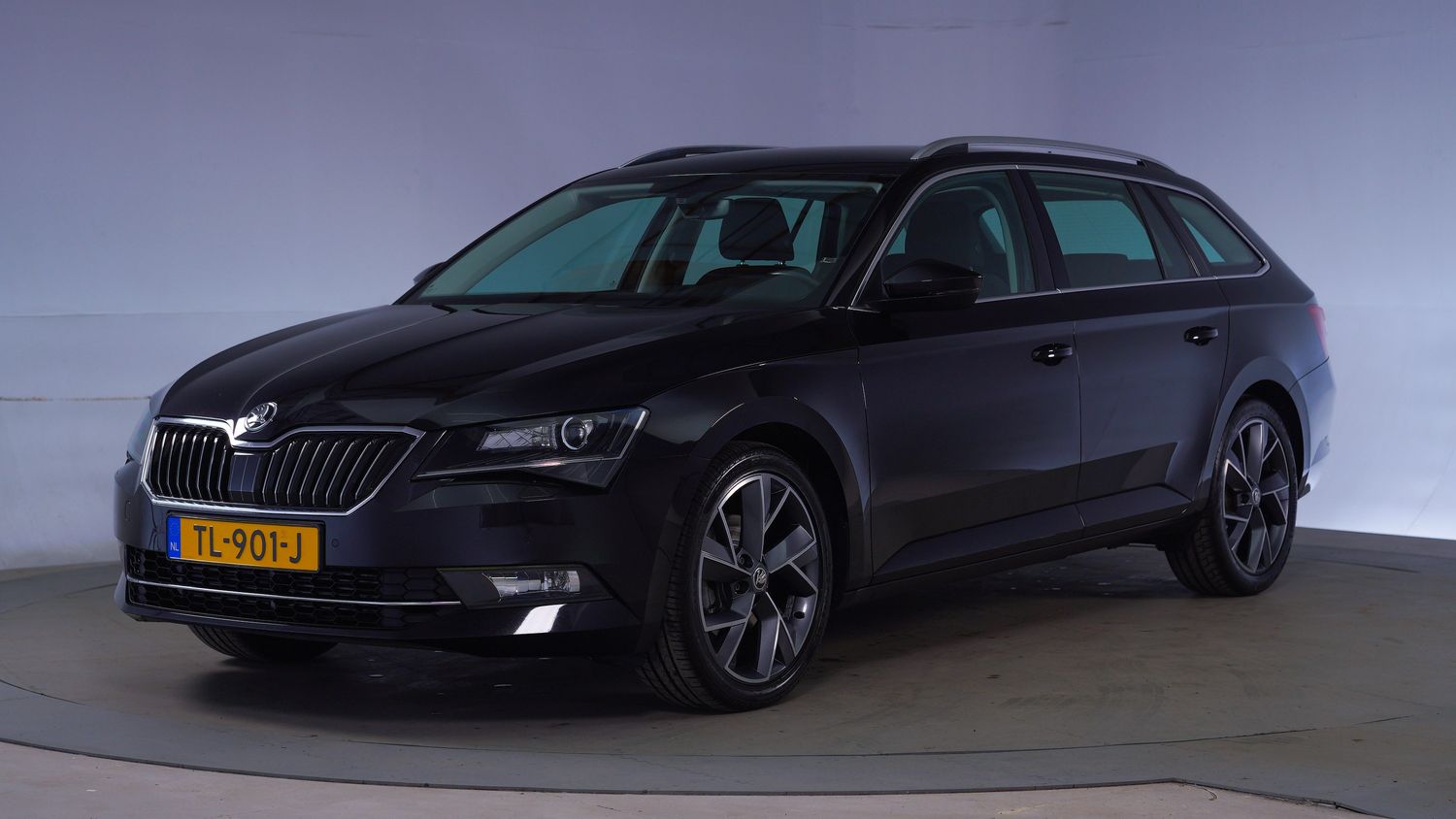 Skoda Superb Station 2018 TL-901-J 1