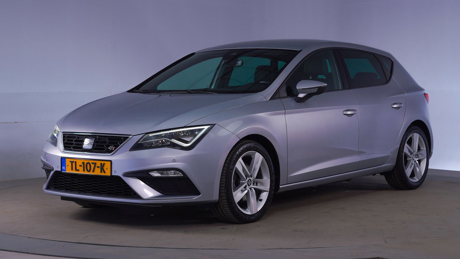 Seat Leon Hatchback 2018 TL-107-K 1