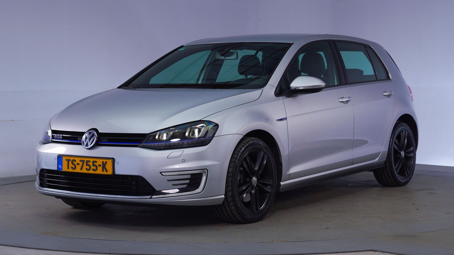 Volkswagen Golf Hatchback 2015 TS-755-K 1