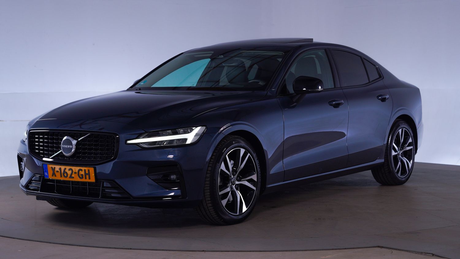Volvo S60 Sedan 2023 X-162-GH 1