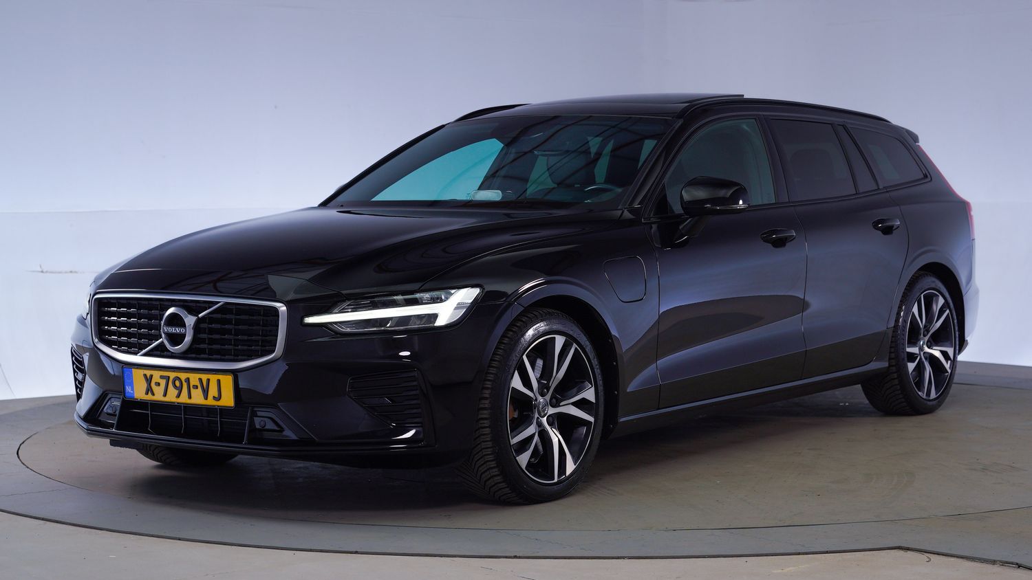 Volvo V60 Station 2019 X-791-VJ 1