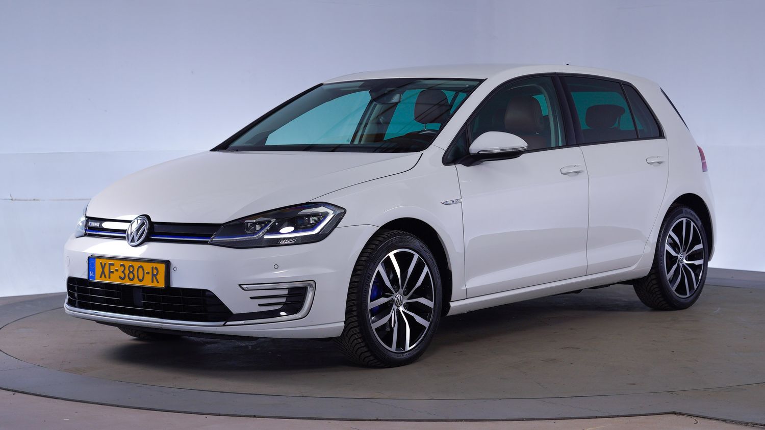 Volkswagen Golf Hatchback 2019 XF-380-R 1
