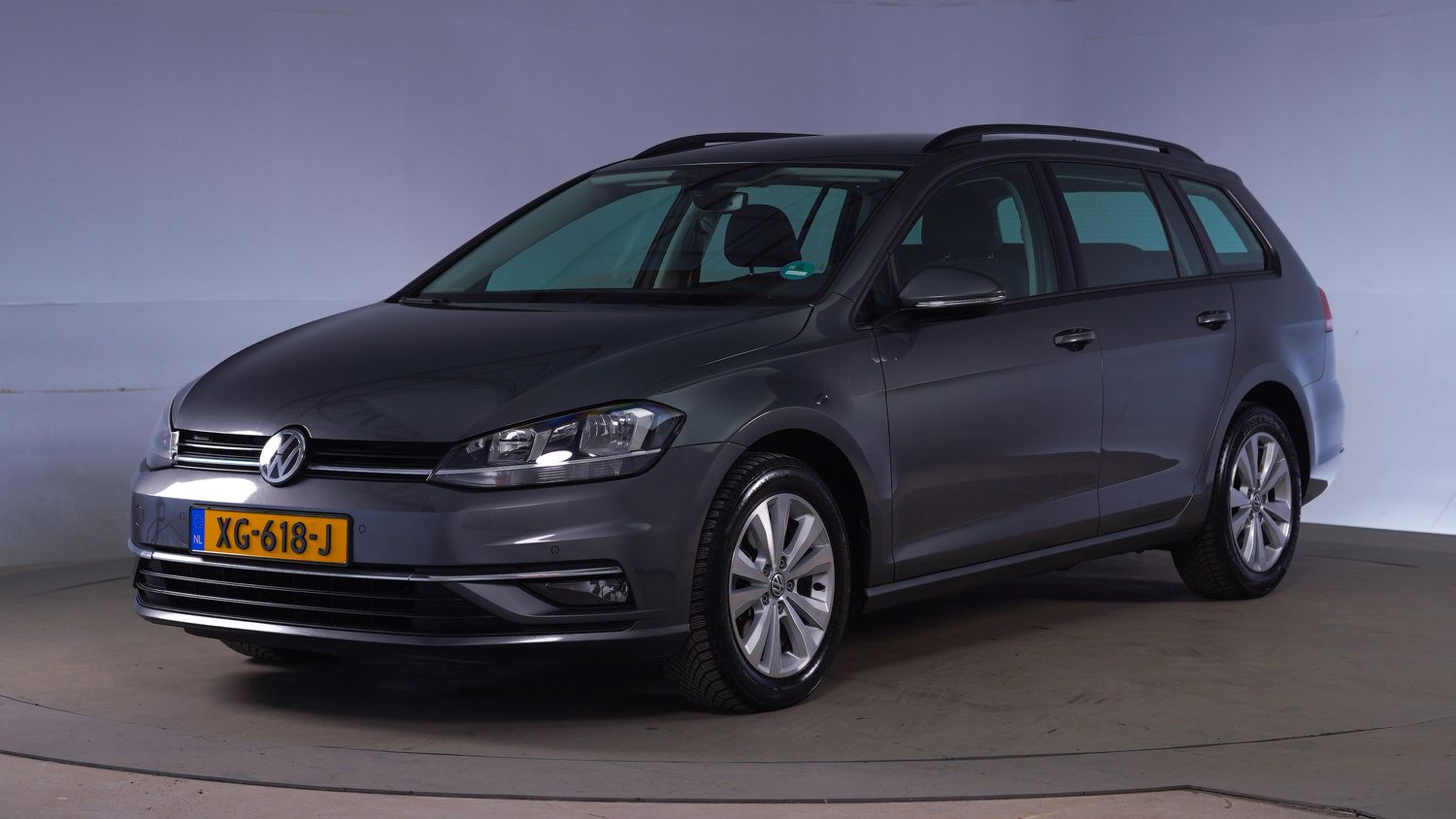 Volkswagen Golf Station 2019 XG-618-J 1