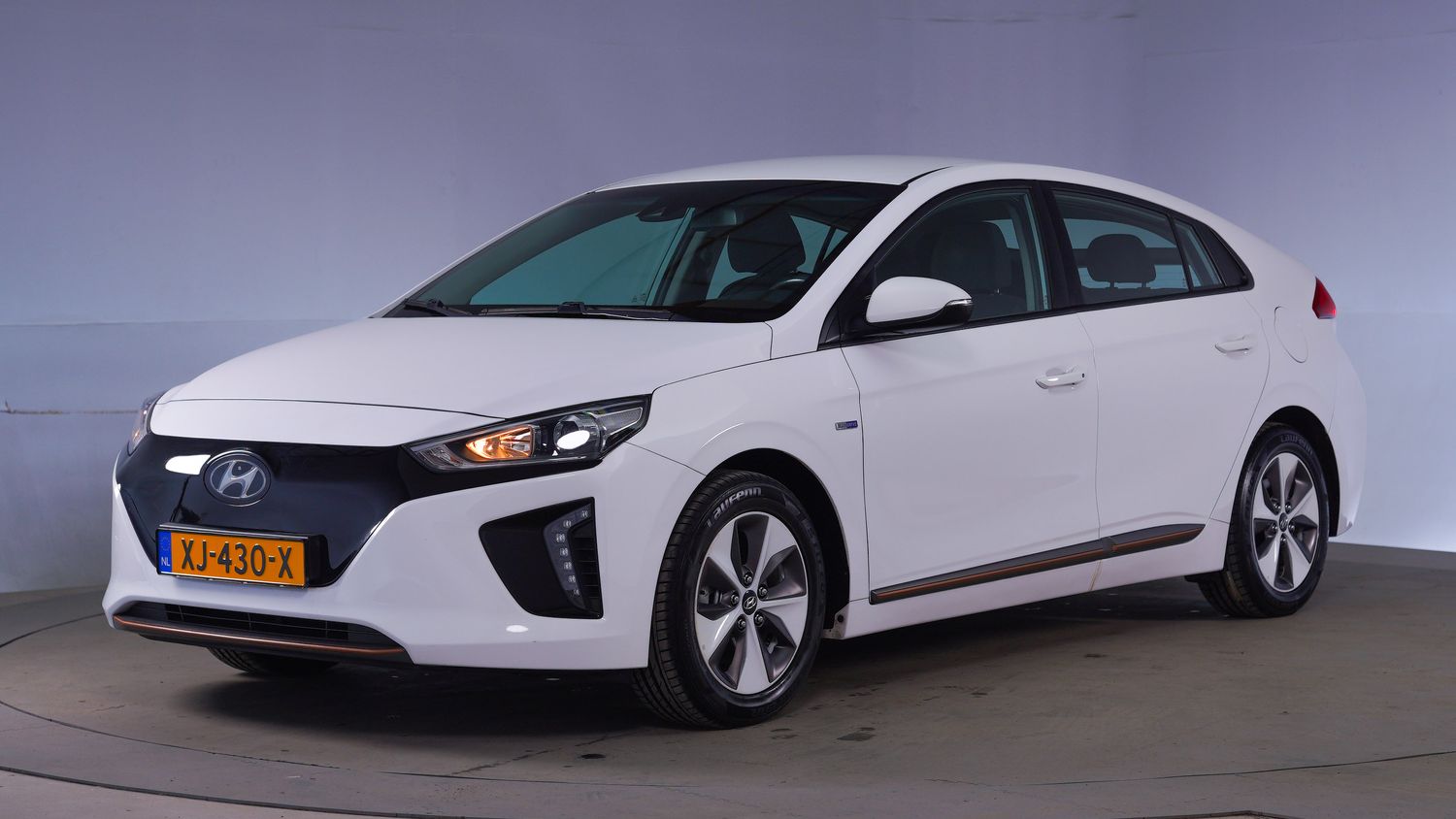 Hyundai Ioniq Hatchback 2019 XJ-430-X 1