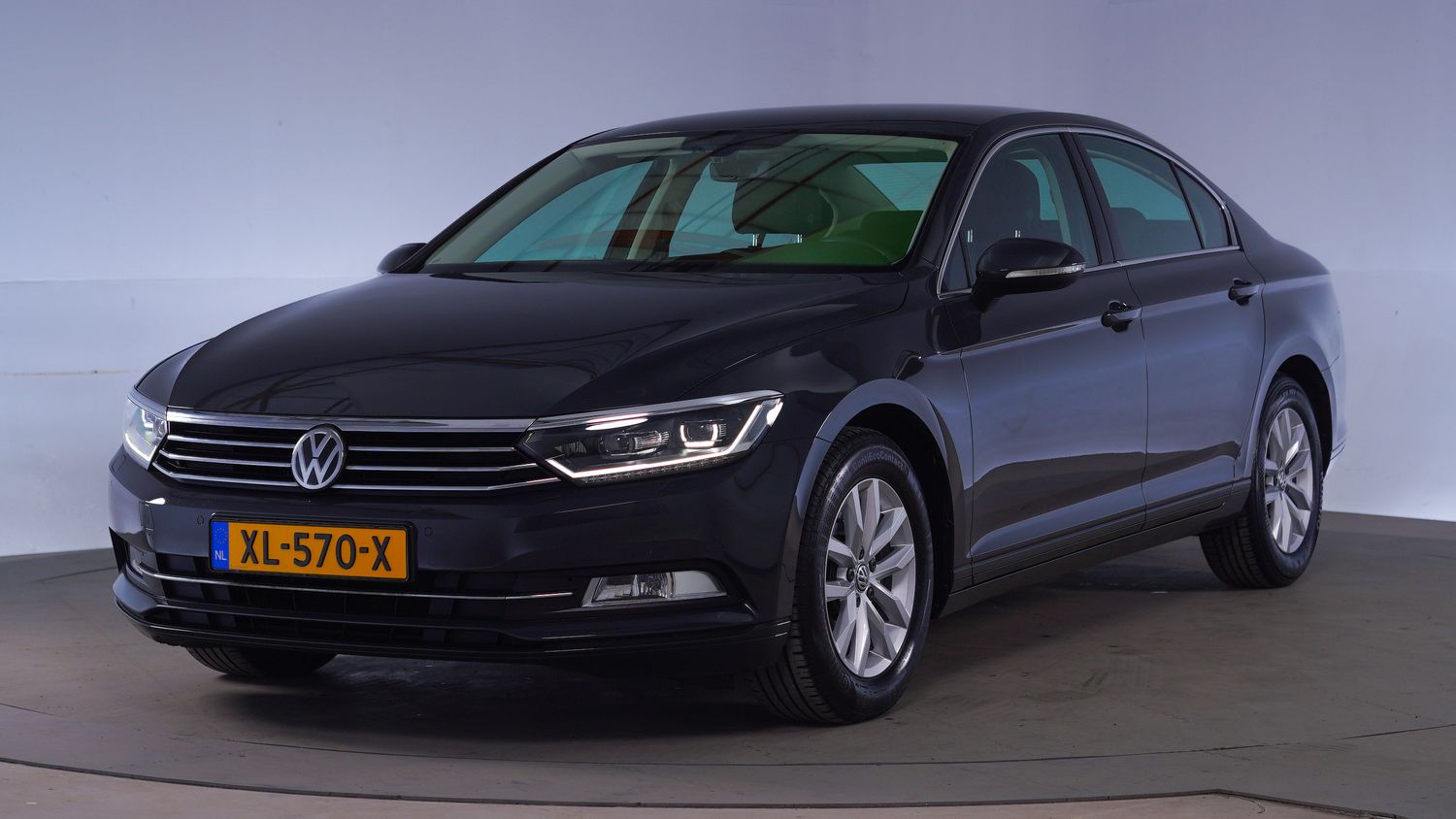 Volkswagen Passat Sedan 2019 XL-570-X 1