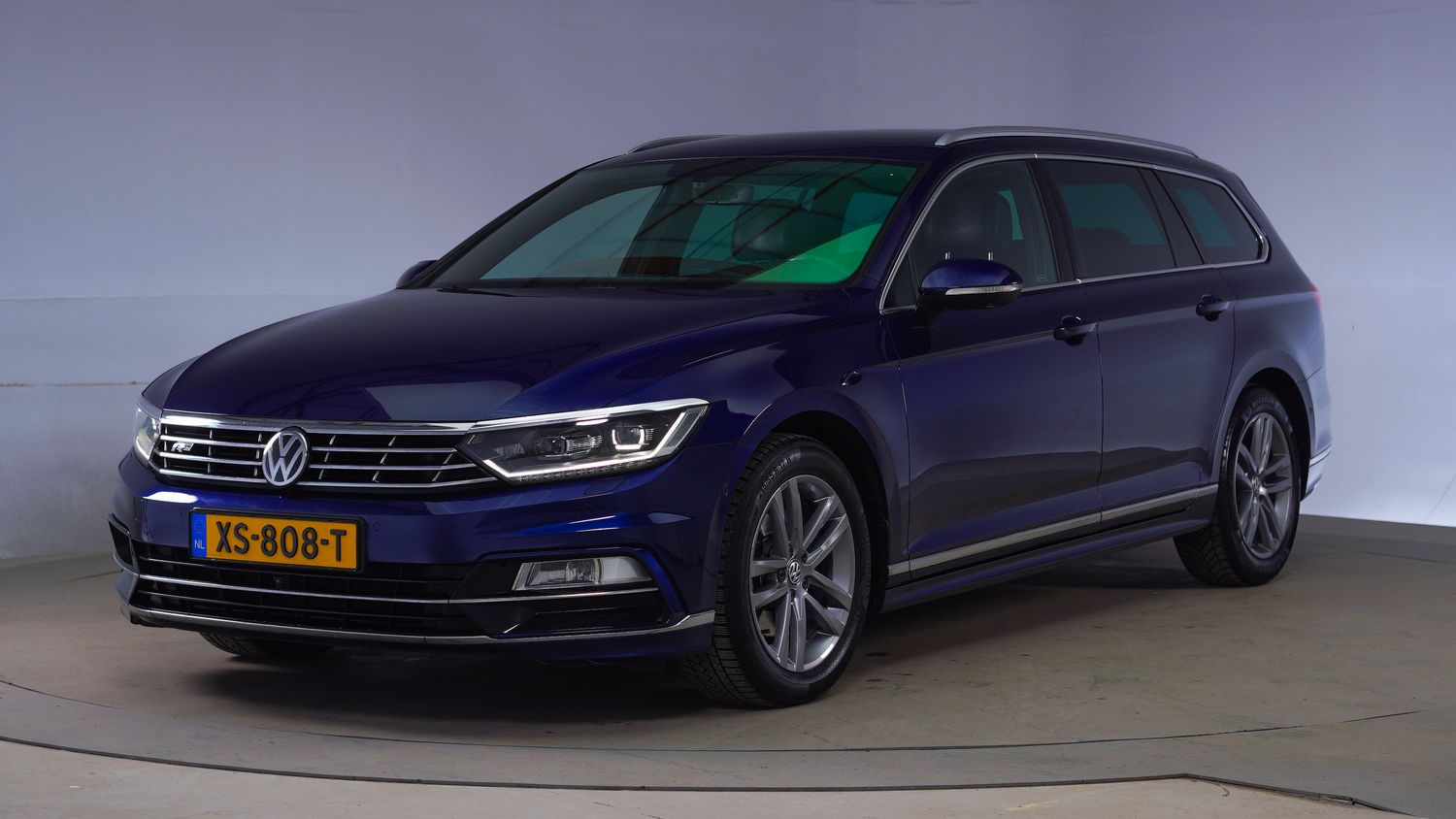 Volkswagen Passat Station 2019 XS-808-T 1