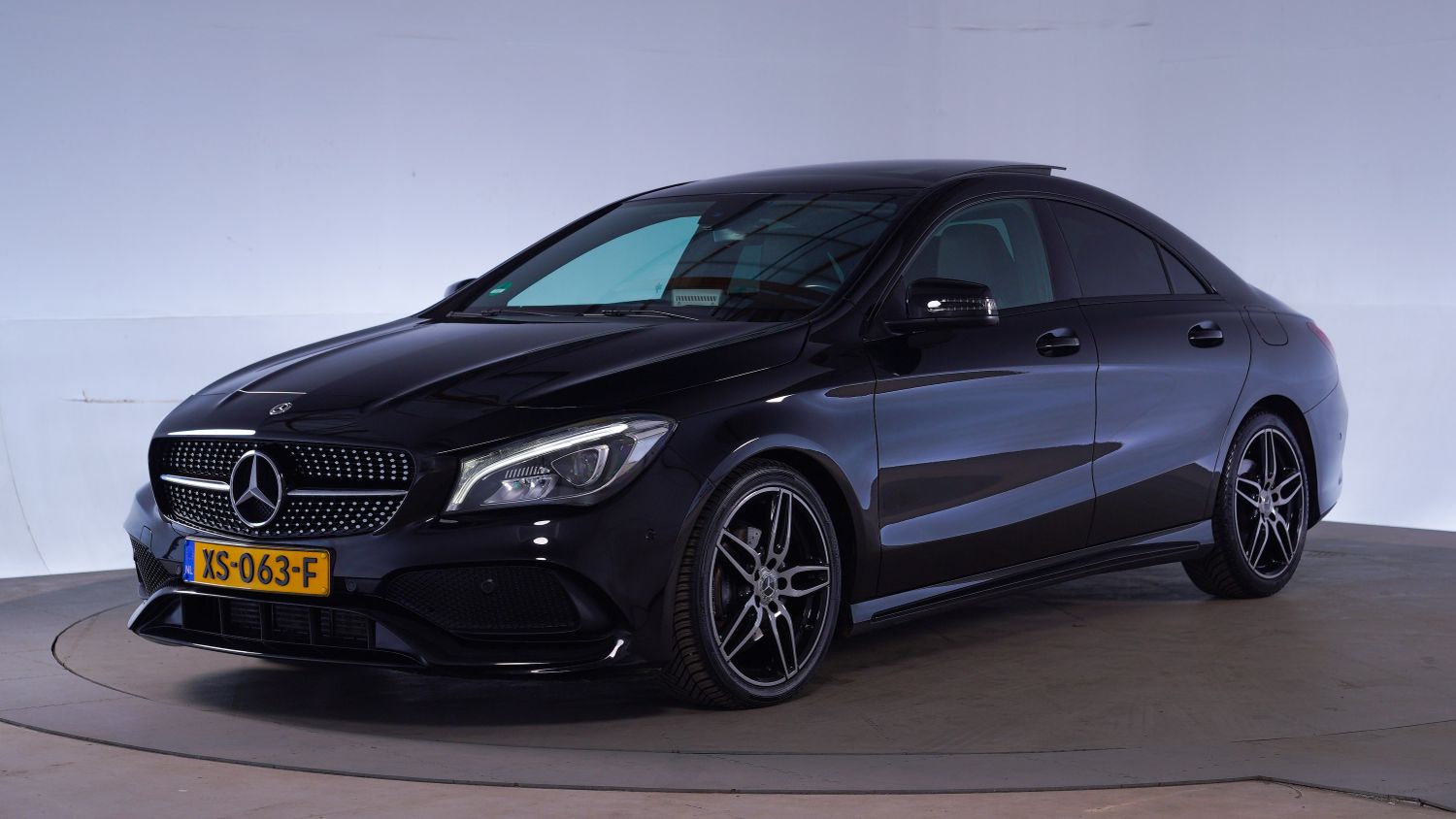 Mercedes-Benz CLA-Klasse Sedan 2019 XS-063-F 1