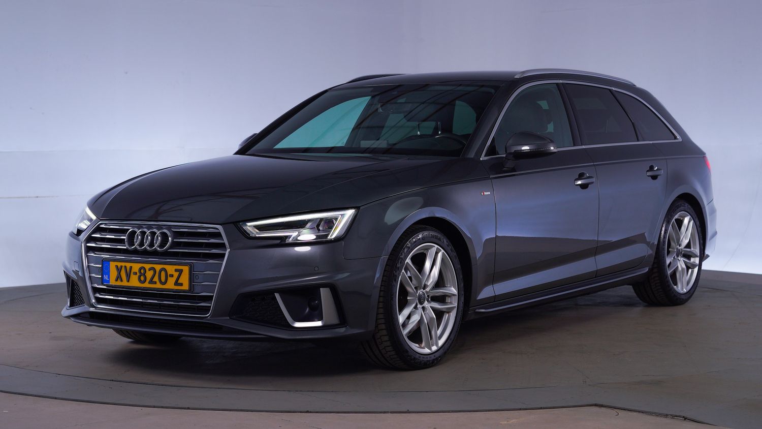 Audi A4 Station 2019 XV-820-Z 1