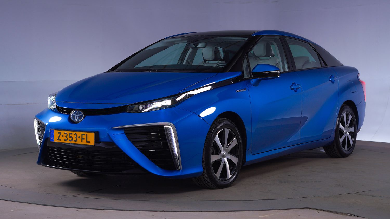 Toyota Mirai Sedan 2022 Z-353-FL 1