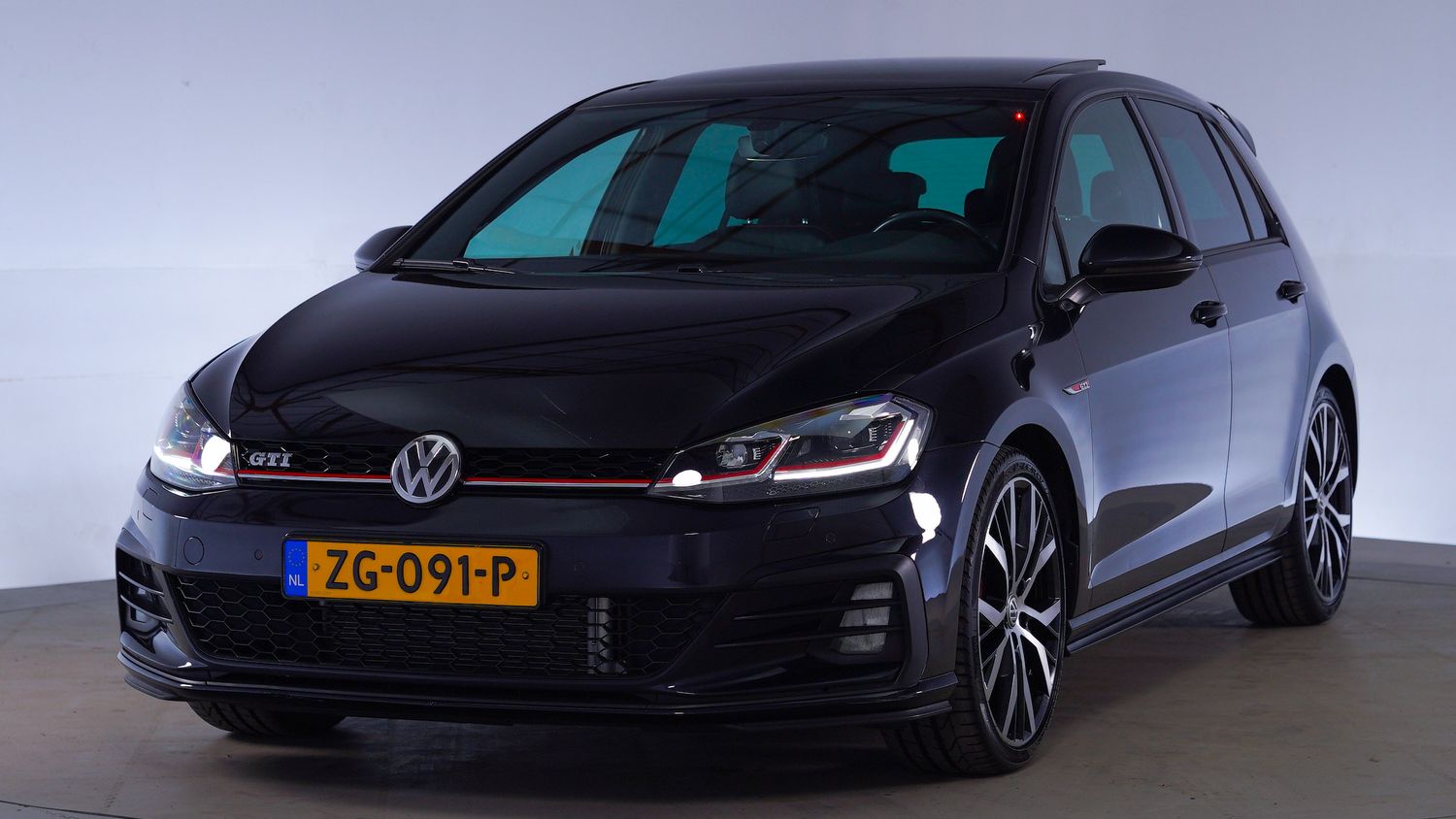 Volkswagen Golf Hatchback 2018 ZG-091-P 1