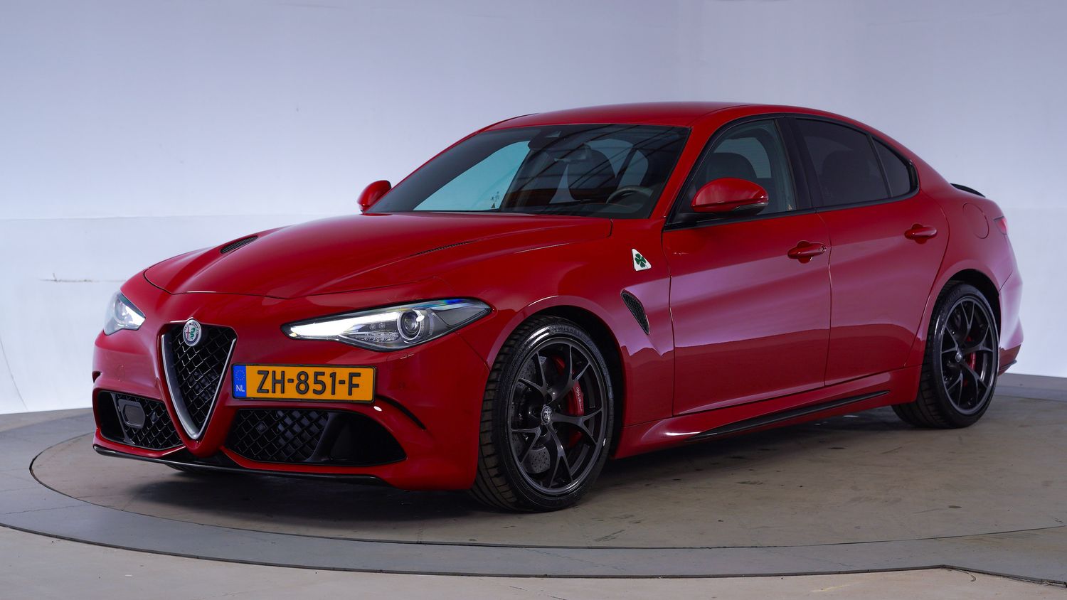 Alfa Romeo Giulia Sedan 2017 ZH-851-F 1