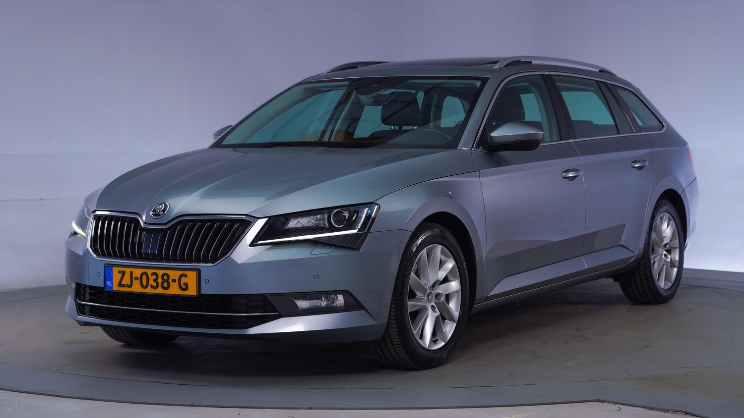 Skoda Superb Station 2019 ZJ-038-G 1