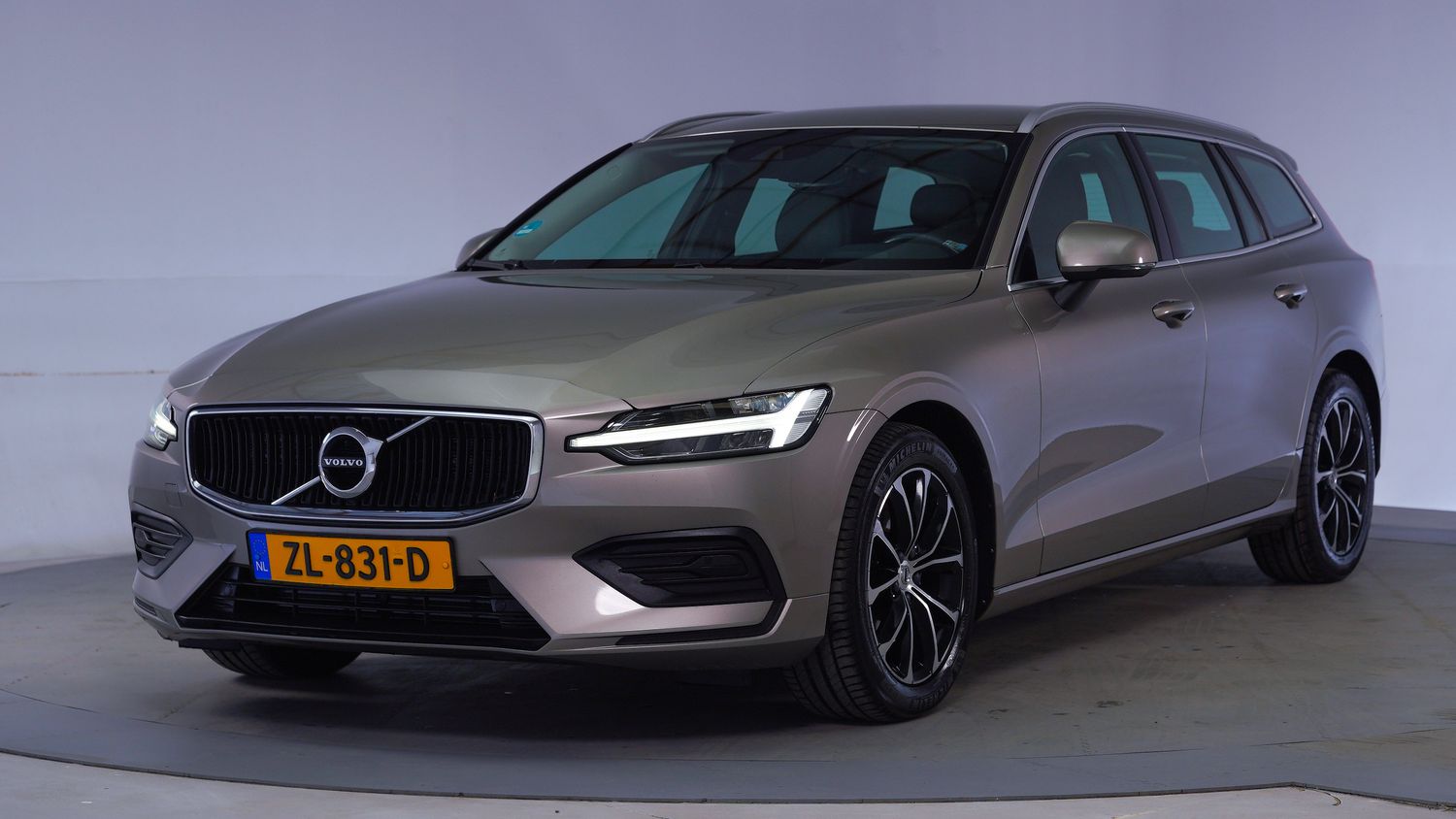 Volvo V60 Station 2019 ZL-831-D 1