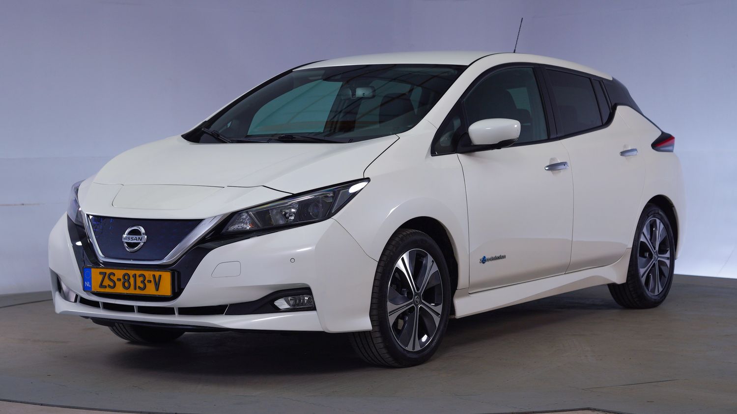 Nissan Leaf Hatchback 2019 ZS-813-V 1