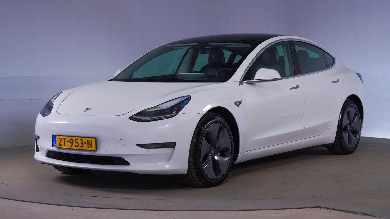 Tesla Model 3 Hatchback 2019 ZT-953-N 1