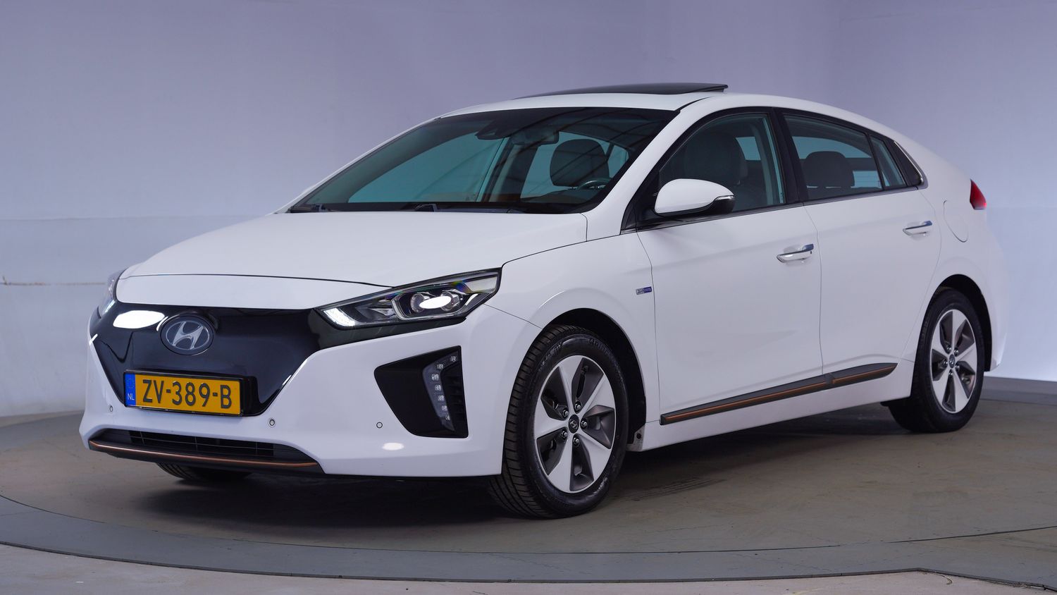 Hyundai Ioniq Hatchback 2019 ZV-389-B 1